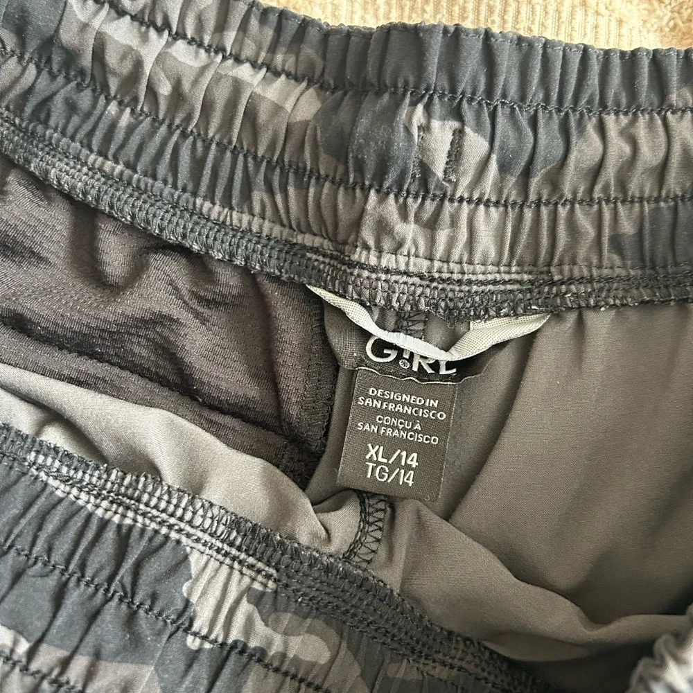 ATHLETA Girl All Play Camo Shorts XL - Picture 4 of 4